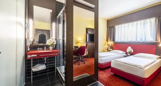 Plaza Premium Salzburg - 96
