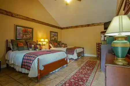 Hemlock Inn - 29