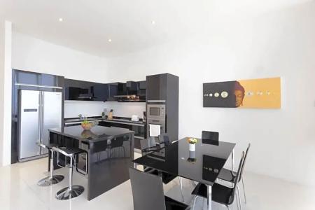 Sunset Plaza Holiday Apartment - 25