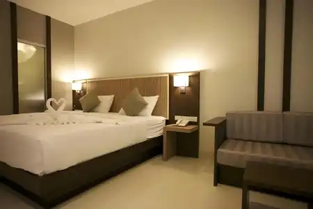 April Suites - 6
