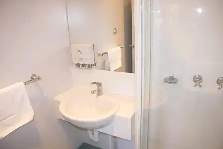 Waterfront Lodge Motel - 87