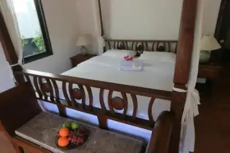 Naiharn Beach Villa - 5