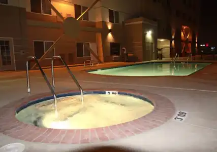 Holiday Inn Express and Suites Bakersfield Central by IHG - 9