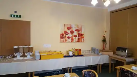 Zum Gesundbrunnen - 10