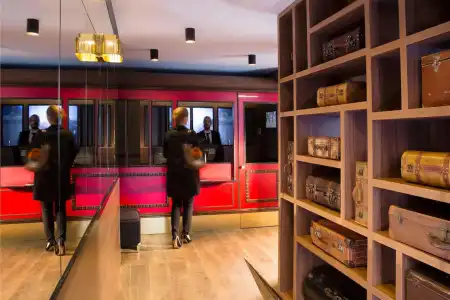 WHISTLER Paris - 17