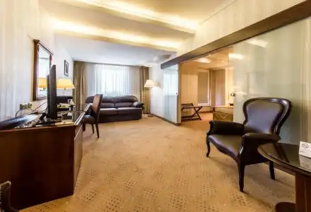 Ramada & Suites by Wyndham Bucharest North - 32