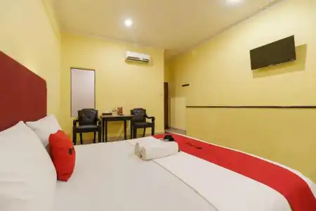 RedDoorz Plus near Ancol - 22