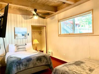 Breakers Boutique Inn - 4