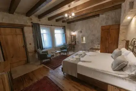 Sarnich Cave Suites - 19