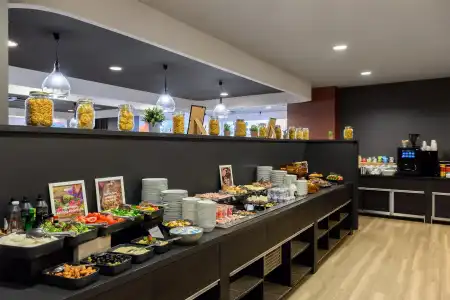 Park Inn by Radisson Budapest - 4