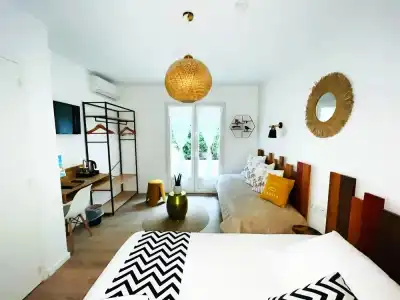 Hôtel Les Volets Rouges - Cassis - 80
