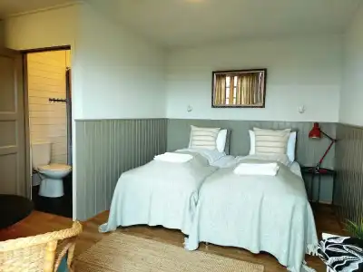 Riverfront Lodge - 3