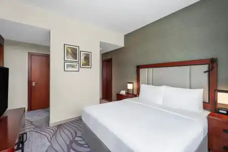 DoubleTree by Hilton - 81