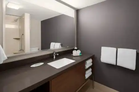 Courtyard by Marriott Seattle Bellevue/Downtown - 7
