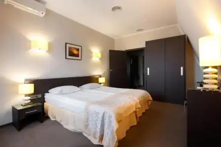 Reikartz Kropivnytskiy - 28