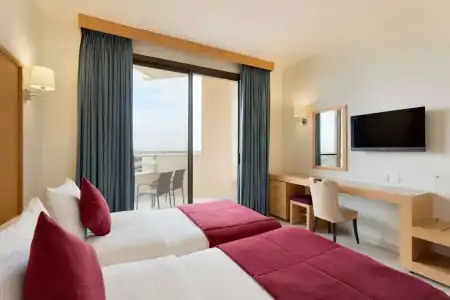 Ramada Resort by Wyndham Dead Sea - 2