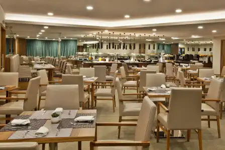 Ramada by Wyndham Lisbon - 13