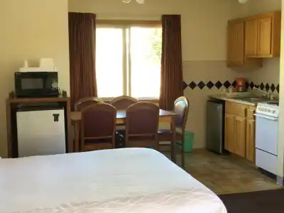 Monticello Motel - 6