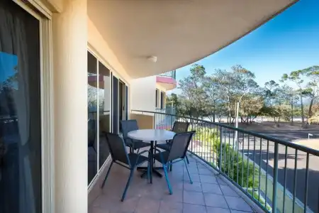 Alexander Beachfront Apartments - 52