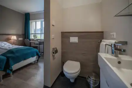 Holt Inn - 105