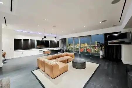 Beautiful Palms Place Suite - 322
