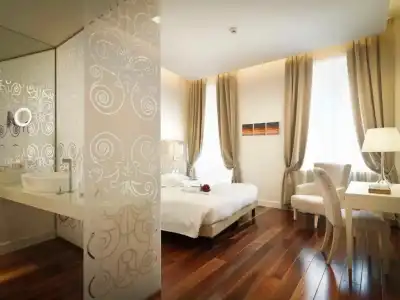 Vis a Vis Apartments - 80
