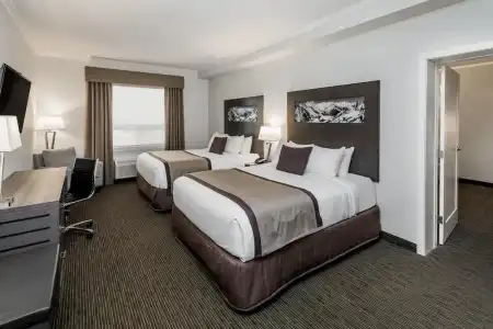 Ramada by Wyndham Revelstoke - 36