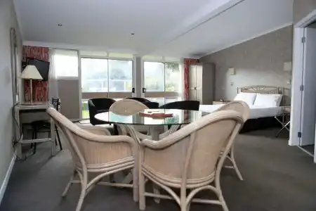 The Avenue - 124