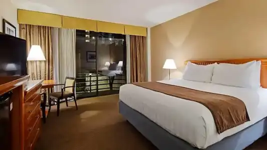 Best Western Plus Bayside Inn - 43