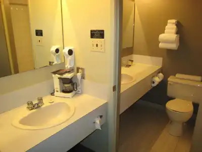 Heritage Inn & Convention Centre - - 4