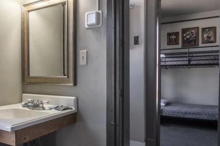 Gardner & Hostel - 106