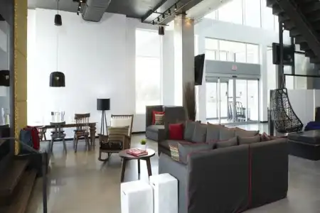 Alt Toronto Airport - 5