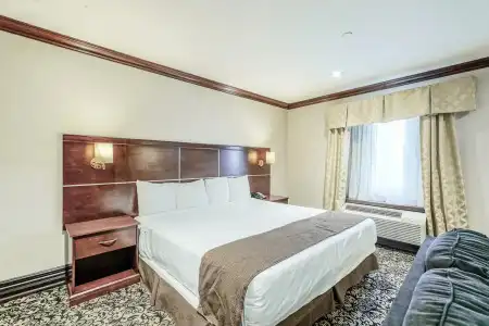 Woodbine and Suites - 9