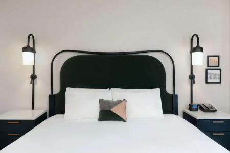 Pennyweight Boston, Curio Collection by Hilton - 58