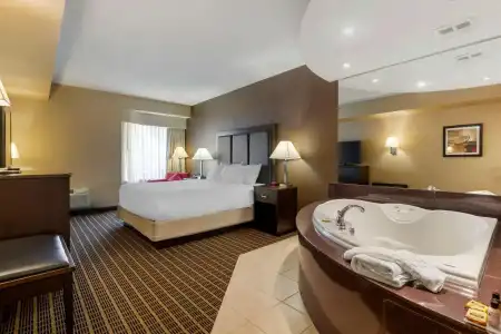 Best Western Plus Burlington Inn & Suites - 5