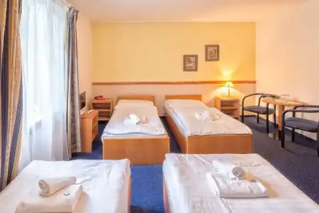 Carl Inn - 1