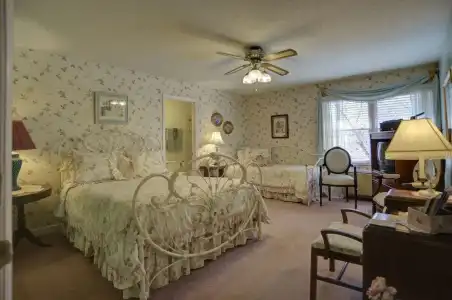 Blue Mountain Mist Country Inn & Spa - 40