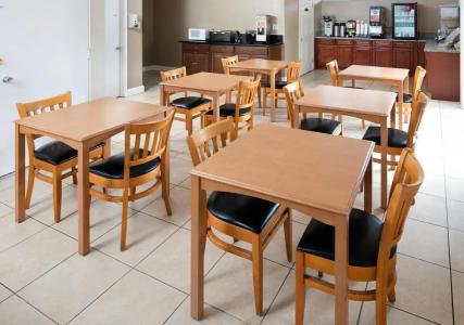 Red Lion Inn & Suites Sacramento - 18