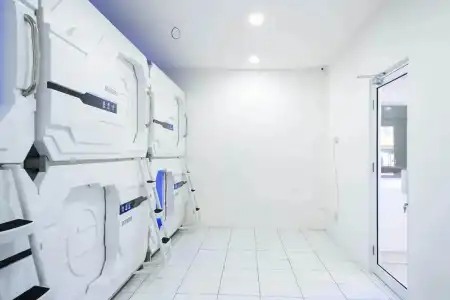 RedDoorz Hostel near Taman Puring - 8