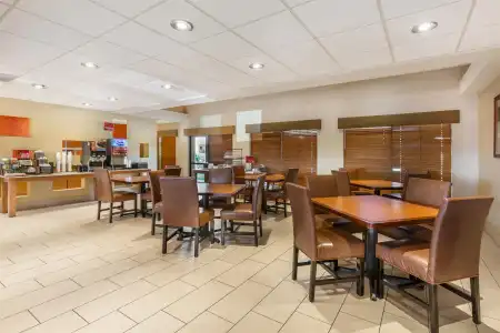 Best Western Plus Scottsdale Thunderbird Suites - 47