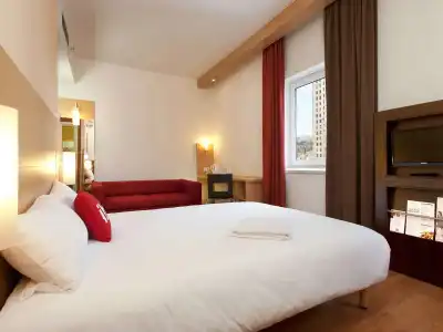 Ibis Kyiv City Center - 5