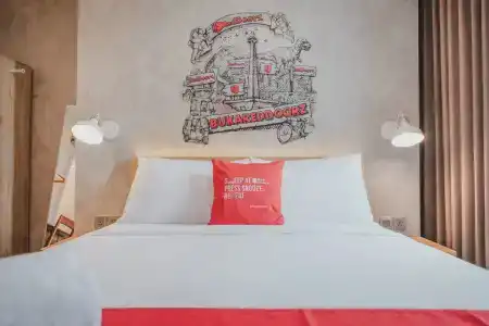 RedDoorz Plus @ Thamrin - 43