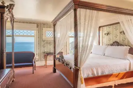 Martine Inn - 23