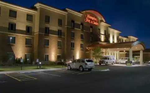 Hampton Inn & Suites Madison-West - 32
