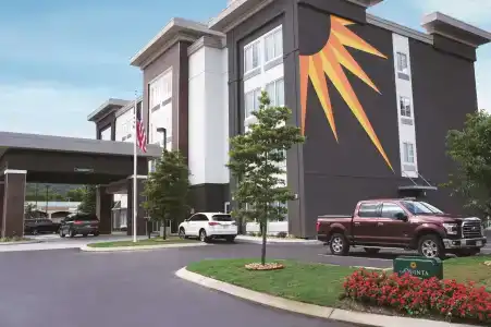La Quinta Inn & Suites by Wyndham Chattanooga - Lookout Mtn - 0