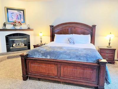 Breakers Boutique Inn - 105