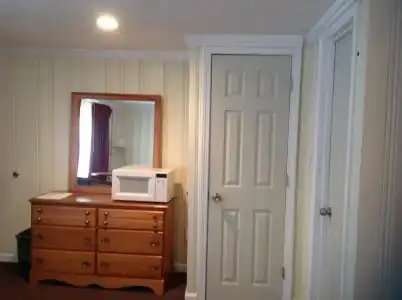 The Tides Motel - 8