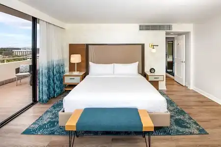 Renaissance Newport Beach - 118