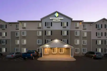 WoodSpring Suites Topeka - 4