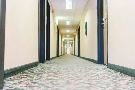 Lavissh Inn and Suites - 12